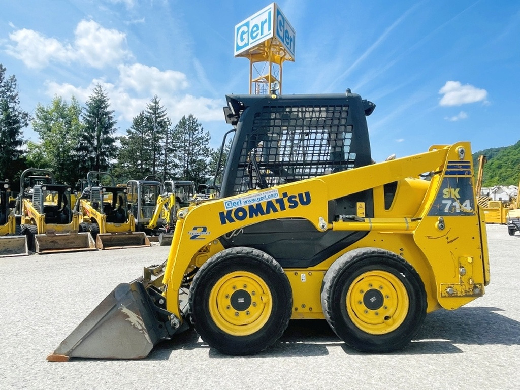 Komatsu SK714 (4012) - Mini homlokrakodó: 1 kép. Komatsu SK714 (4012) - Mini homlokrakodó: 1 kép.