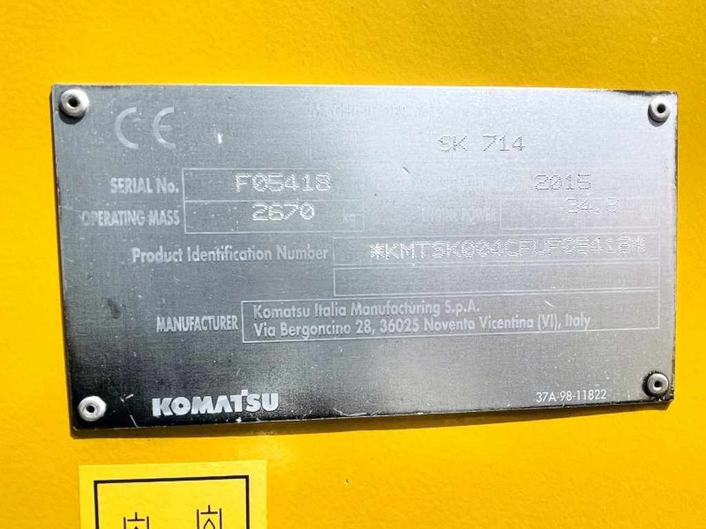 Komatsu SK714 (4012) - Mini homlokrakodó: 3 kép. Komatsu SK714 (4012) - Mini homlokrakodó: 3 kép.