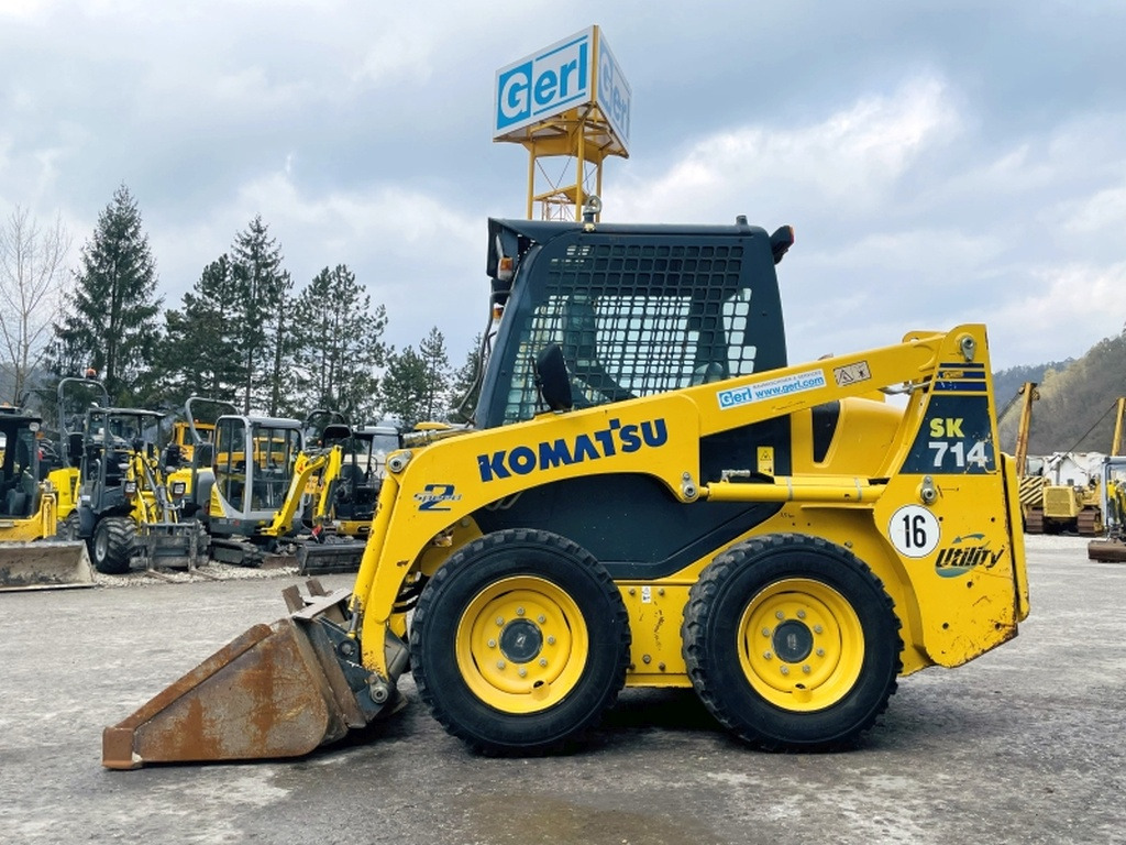 Komatsu SK714-5 (3947) - Mini homlokrakodó: 1 kép. Komatsu SK714-5 (3947) - Mini homlokrakodó: 1 kép.