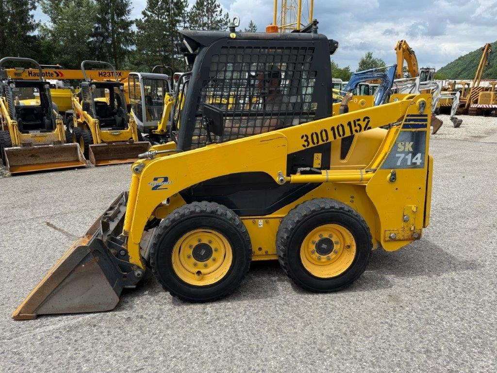Komatsu SK714-5 (4026) - Mini homlokrakodó: 1 kép. Komatsu SK714-5 (4026) - Mini homlokrakodó: 1 kép.