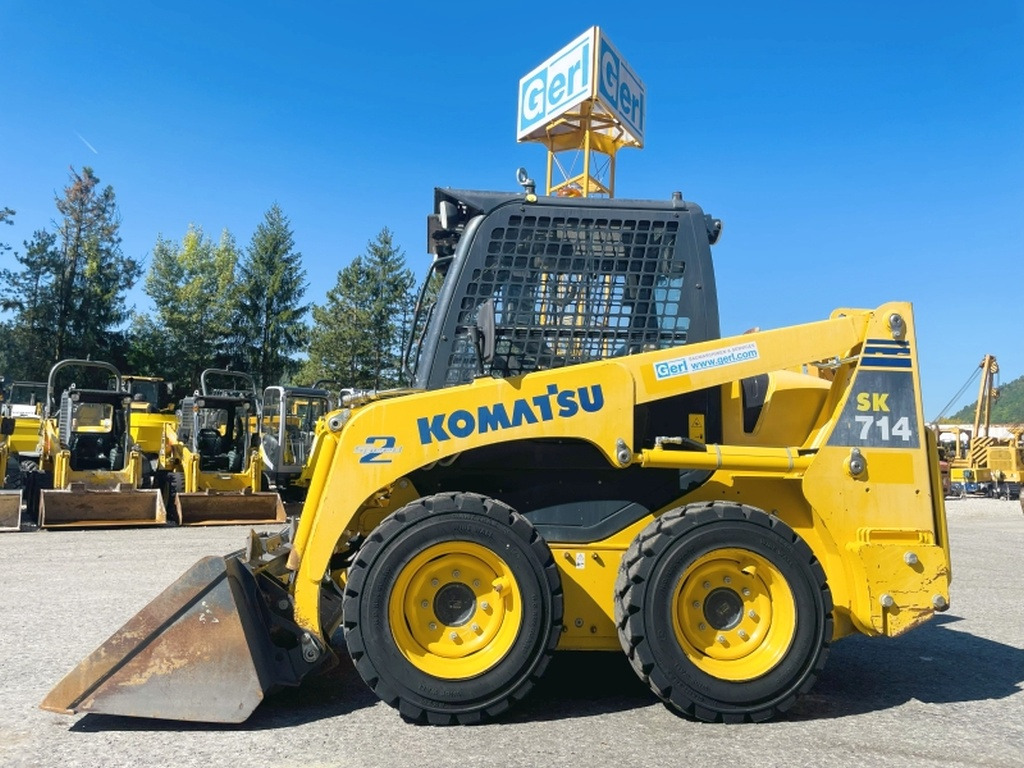 Komatsu SK714-5 (4066) - Mini homlokrakodó: 1 kép. Komatsu SK714-5 (4066) - Mini homlokrakodó: 1 kép.