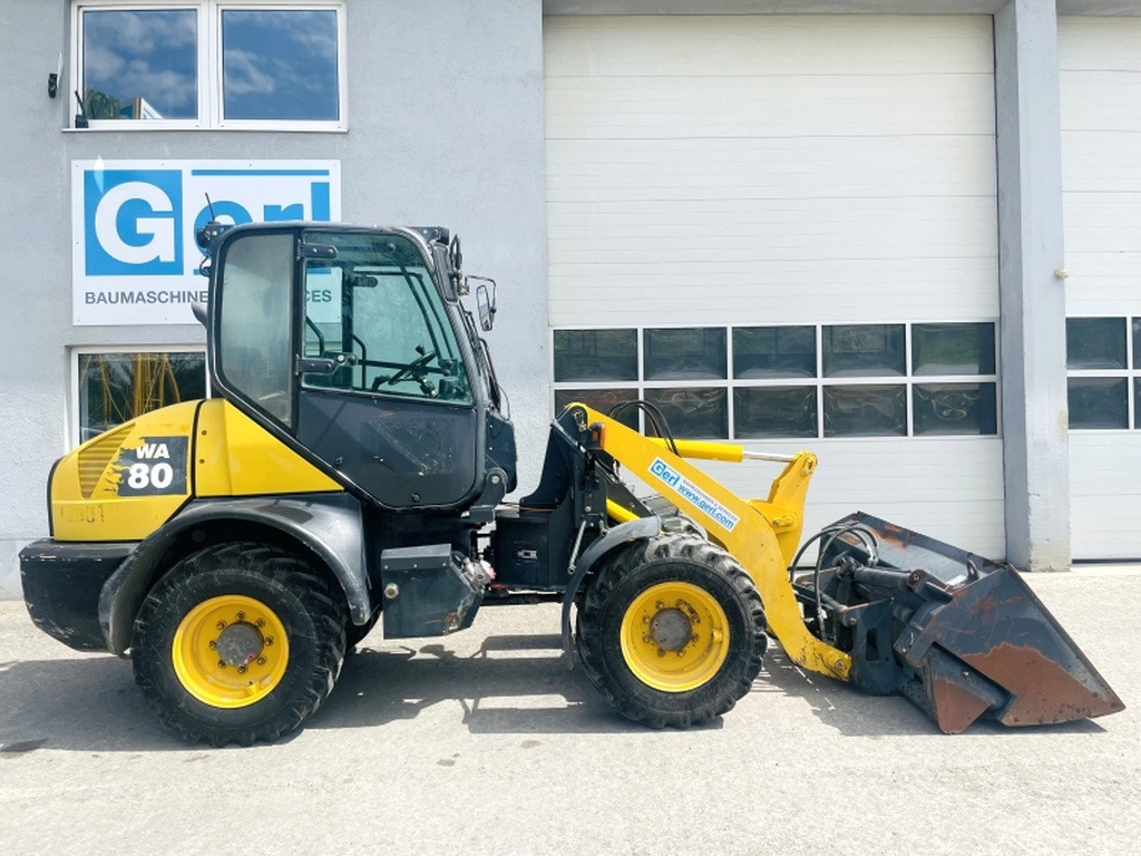 Komatsu WA80-6 (3991) - Gumikerekes homlokrakodó: 4 kép. Komatsu WA80-6 (3991) - Gumikerekes homlokrakodó: 4 kép.
