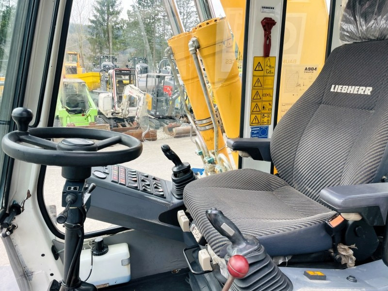 Hulladék kotró Liebherr A904 (3758): 7 kép.