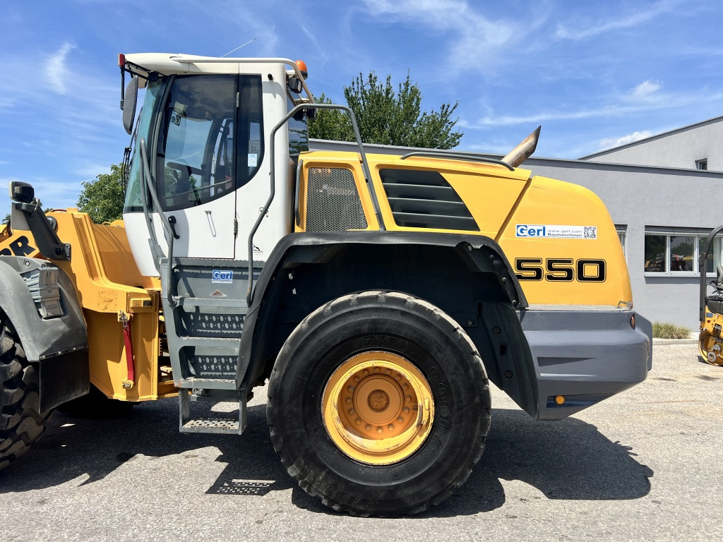 Liebherr L 550 (111617) - Gumikerekes homlokrakodó: 2 kép. Liebherr L 550 (111617) - Gumikerekes homlokrakodó: 2 kép.
