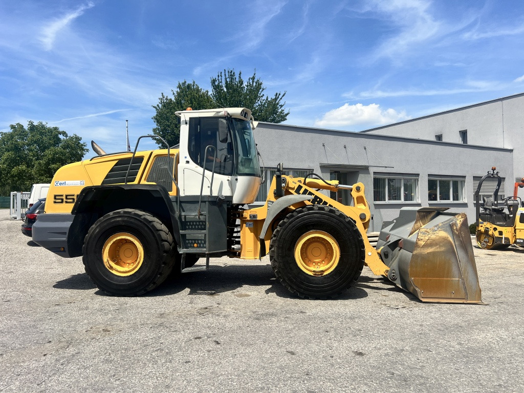 Liebherr L 550 (111617) - Gumikerekes homlokrakodó: 5 kép. Liebherr L 550 (111617) - Gumikerekes homlokrakodó: 5 kép.