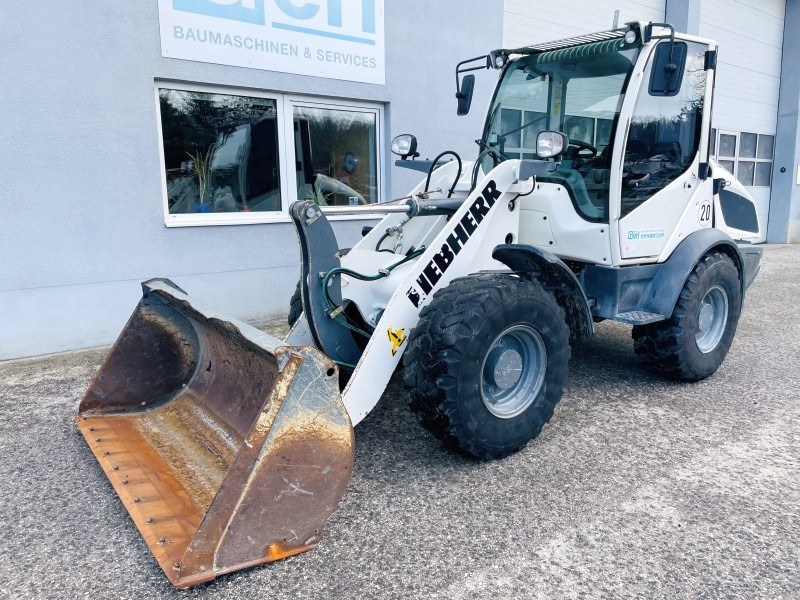 Liebherr L506C (3725) - Gumikerekes homlokrakodó: 4 kép. Liebherr L506C (3725) - Gumikerekes homlokrakodó: 4 kép.
