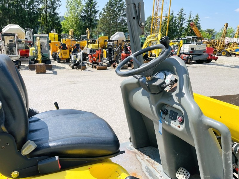 Neuson 1001 (3631) - Minidömper: 5 kép. Neuson 1001 (3631) - Minidömper: 5 kép.