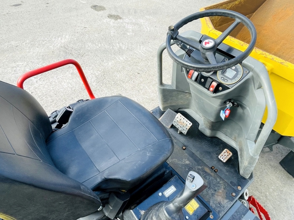 Neuson DW30 (3940) - Minidömper: 5 kép. Neuson DW30 (3940) - Minidömper: 5 kép.