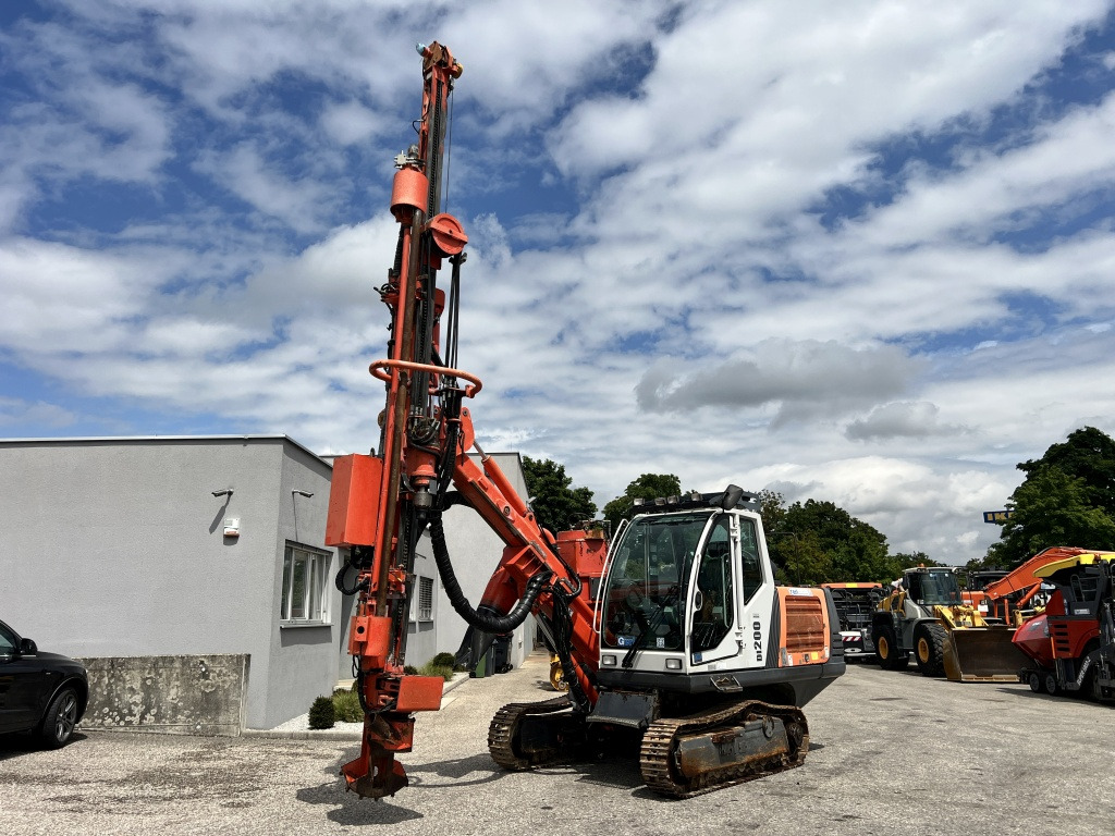 Sandvik DI 200 (111633) - Fúrógép: 3 kép. Sandvik DI 200 (111633) - Fúrógép: 3 kép.