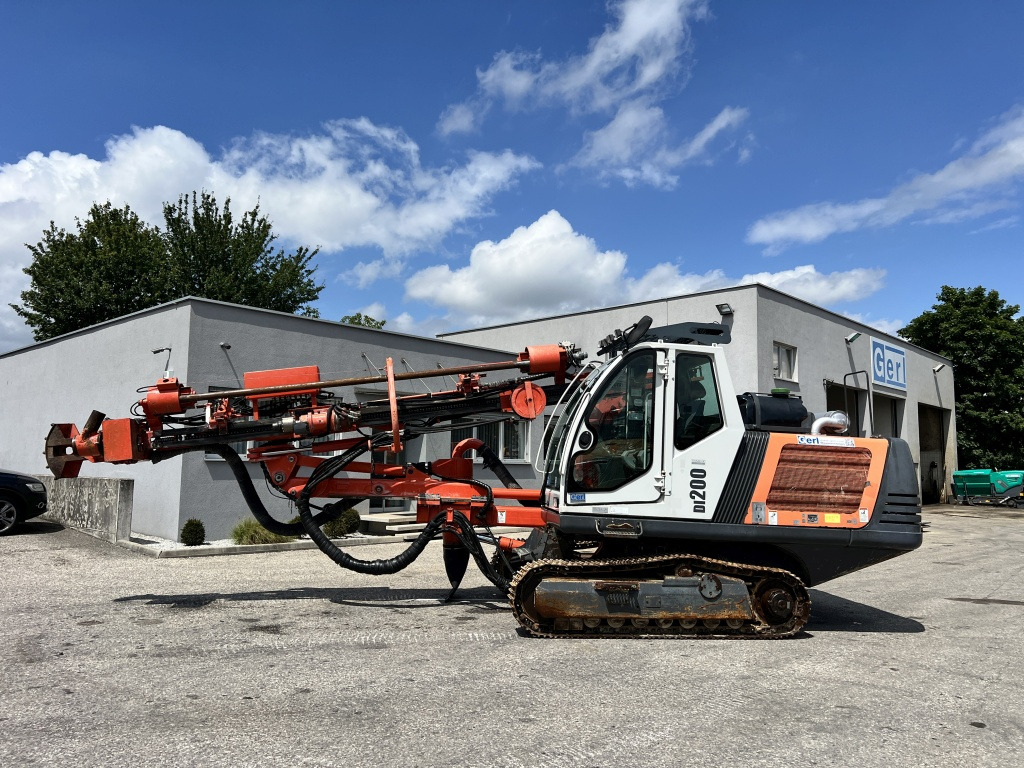 Sandvik DI 200 (111633) - Fúrógép: 2 kép. Sandvik DI 200 (111633) - Fúrógép: 2 kép.