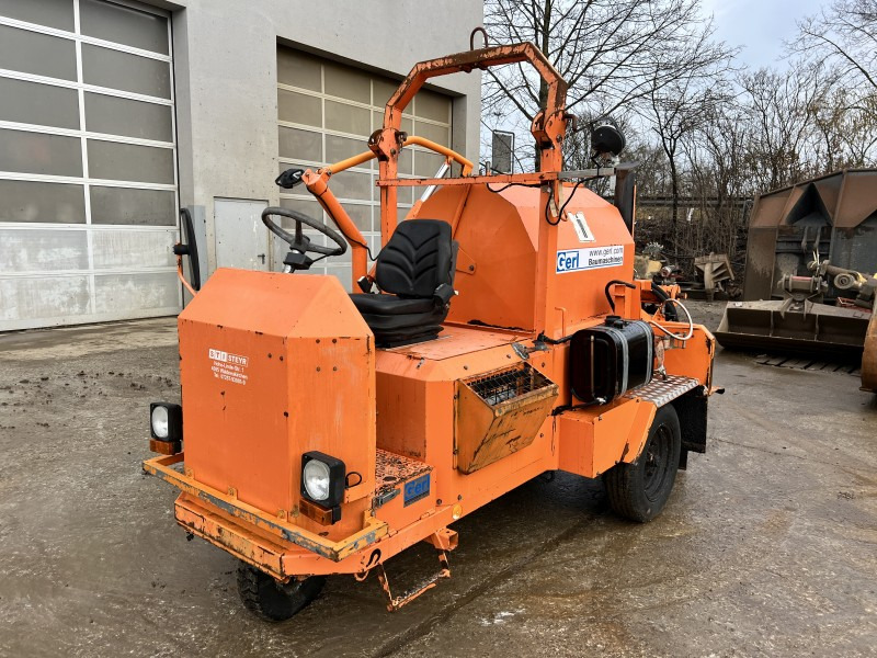 Strassmayr STI VSM-3R (111103) - Bitumenszóró: 2 kép. Strassmayr STI VSM-3R (111103) - Bitumenszóró: 2 kép.