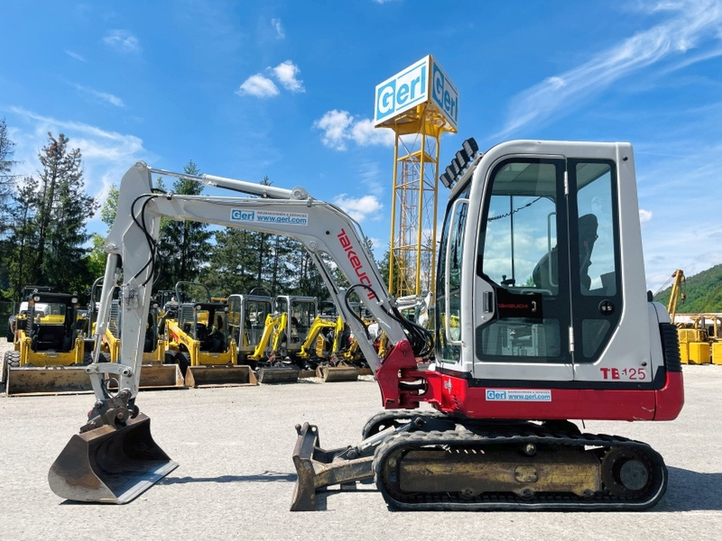Takeuchi TB125 (4004) - Minikotró: 1 kép. Takeuchi TB125 (4004) - Minikotró: 1 kép.