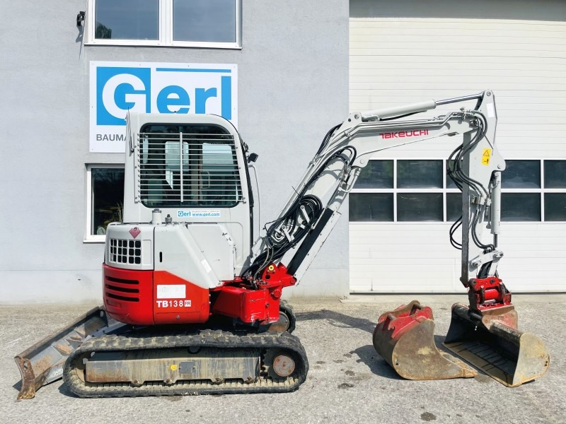 Takeuchi TB138FR (3775) - Minikotró: 2 kép. Takeuchi TB138FR (3775) - Minikotró: 2 kép.