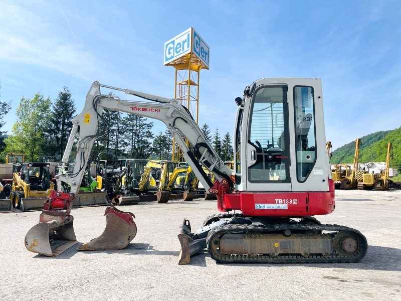 Takeuchi TB138FR (3775) - Minikotró: 1 kép. Takeuchi TB138FR (3775) - Minikotró: 1 kép.