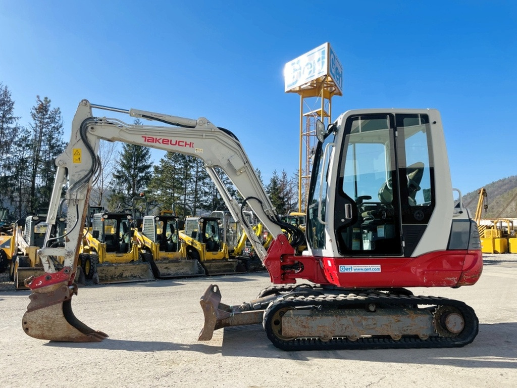 Takeuchi TB235 (3969) - Minikotró: 1 kép. Takeuchi TB235 (3969) - Minikotró: 1 kép.