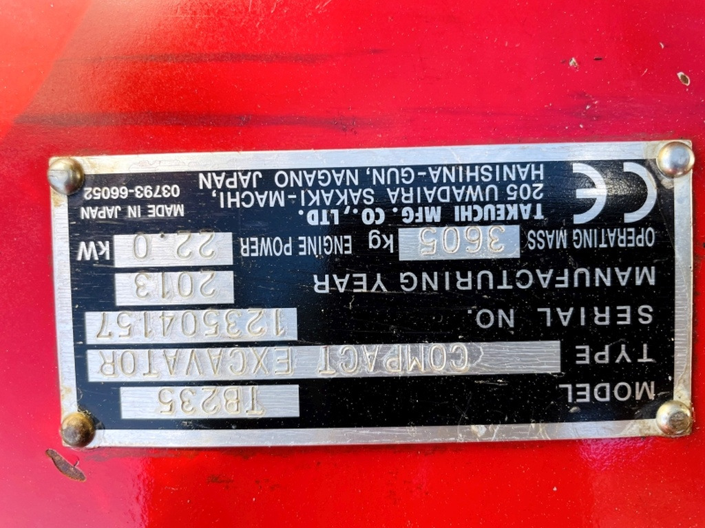 Takeuchi TB235 (3969) - Minikotró: 3 kép. Takeuchi TB235 (3969) - Minikotró: 3 kép.