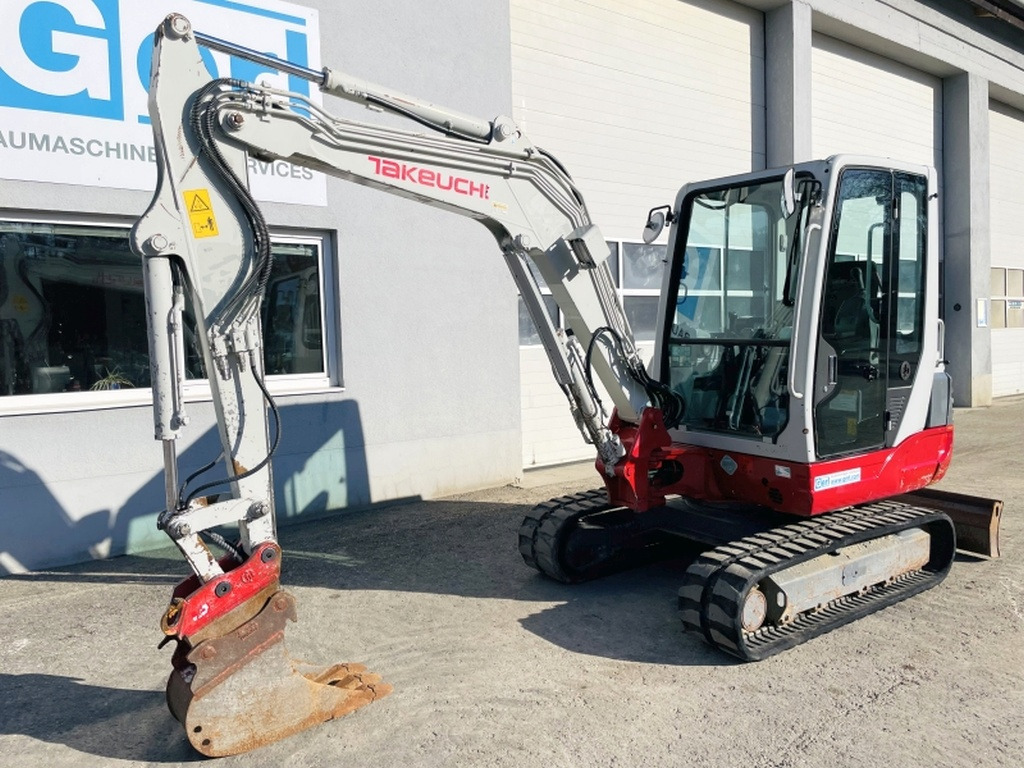 Takeuchi TB235 (3969) - Minikotró: 4 kép. Takeuchi TB235 (3969) - Minikotró: 4 kép.