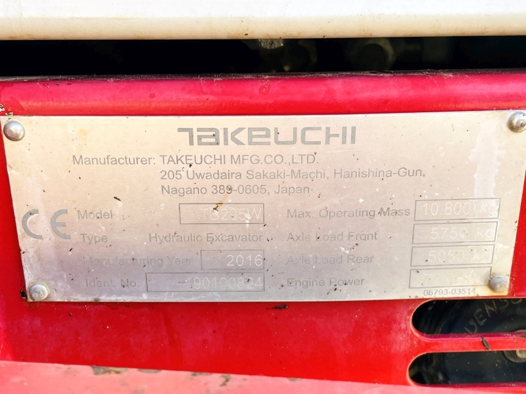 Takeuchi TB295W (3964) - Gumikerekes kotró: 4 kép. Takeuchi TB295W (3964) - Gumikerekes kotró: 4 kép.