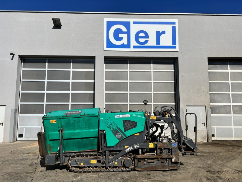 Vögele Super 800 Typ 07.90 (110957) - Útburkológép: 1 kép. Vögele Super 800 Typ 07.90 (110957) - Útburkológép: 1 kép.