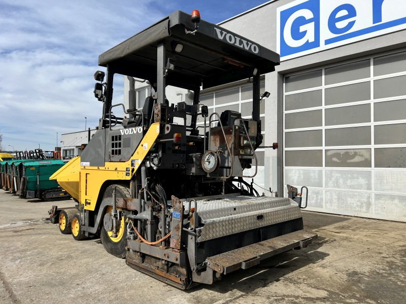 Volvo-ABG 6870 (111064) - Útburkológép: 3 kép. Volvo-ABG 6870 (111064) - Útburkológép: 3 kép.