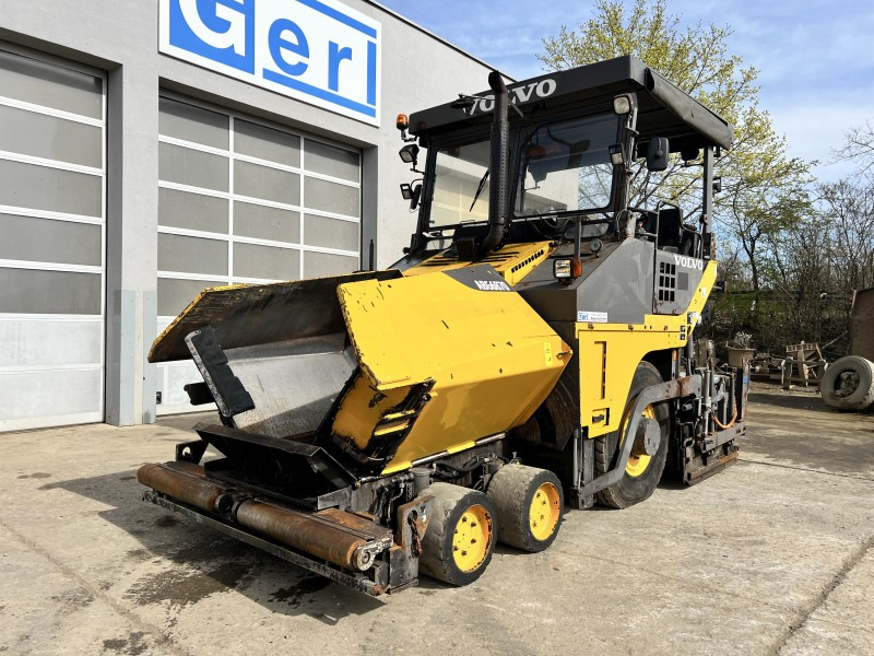 Volvo-ABG 6870 (111064) - Útburkológép: 2 kép. Volvo-ABG 6870 (111064) - Útburkológép: 2 kép.