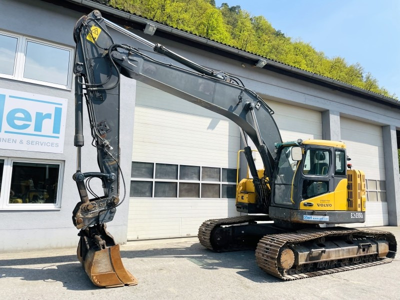 Volvo ECR235CL (3445) - Lánctalpas kotró: 4 kép. Volvo ECR235CL (3445) - Lánctalpas kotró: 4 kép.