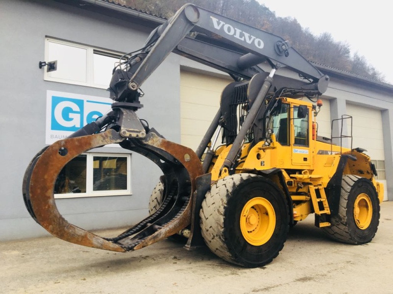 Volvo L 180 D HL (108522) - Gumikerekes homlokrakodó: 4 kép. Volvo L 180 D HL (108522) - Gumikerekes homlokrakodó: 4 kép.