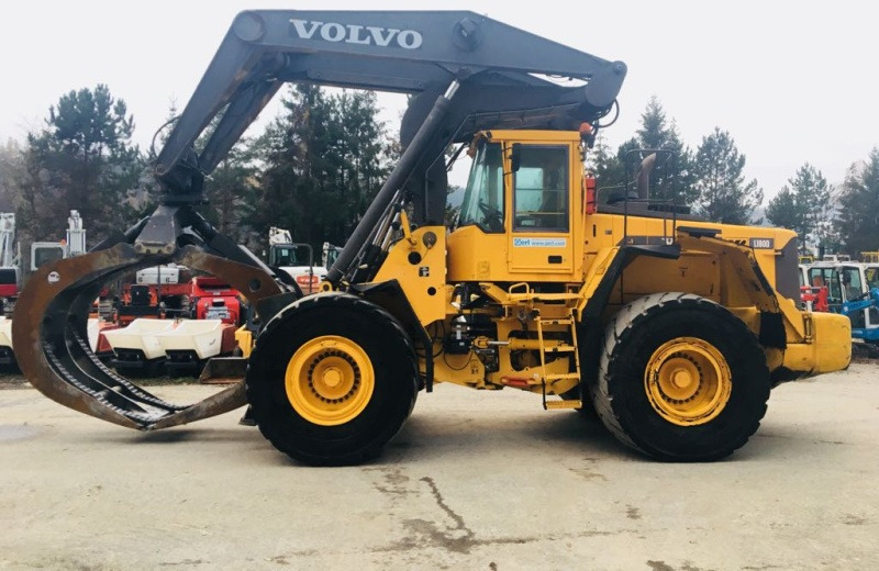 Volvo L 180 D HL (108522) - Gumikerekes homlokrakodó: 2 kép. Volvo L 180 D HL (108522) - Gumikerekes homlokrakodó: 2 kép.