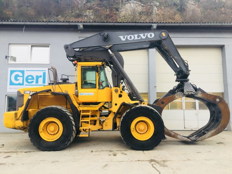Volvo L 180 D HL (108522) - Gumikerekes homlokrakodó: 5 kép. Volvo L 180 D HL (108522) - Gumikerekes homlokrakodó: 5 kép.