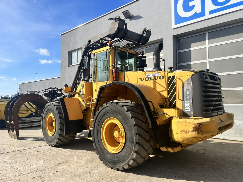 Volvo L 180 E HL (110814) - Gumikerekes homlokrakodó: 4 kép. Volvo L 180 E HL (110814) - Gumikerekes homlokrakodó: 4 kép.