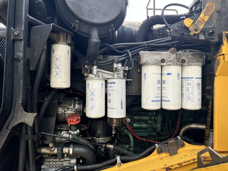 Gumikerekes homlokrakodó Volvo L 180 G HL (110940): 12 kép.