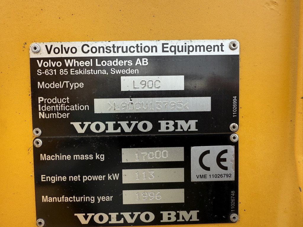 Gumikerekes homlokrakodó Volvo L 90 C (111728): 7 kép.