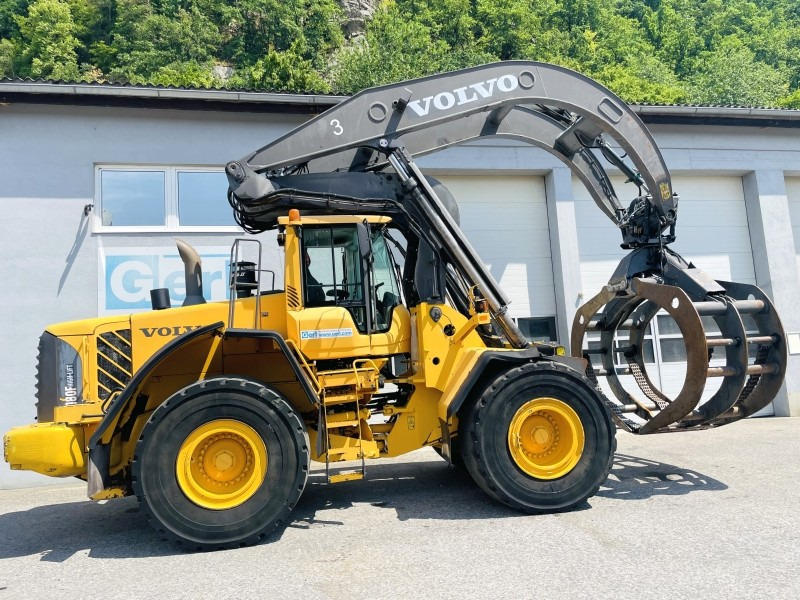 Volvo L180F HL (3646) - Gumikerekes homlokrakodó: 5 kép. Volvo L180F HL (3646) - Gumikerekes homlokrakodó: 5 kép.