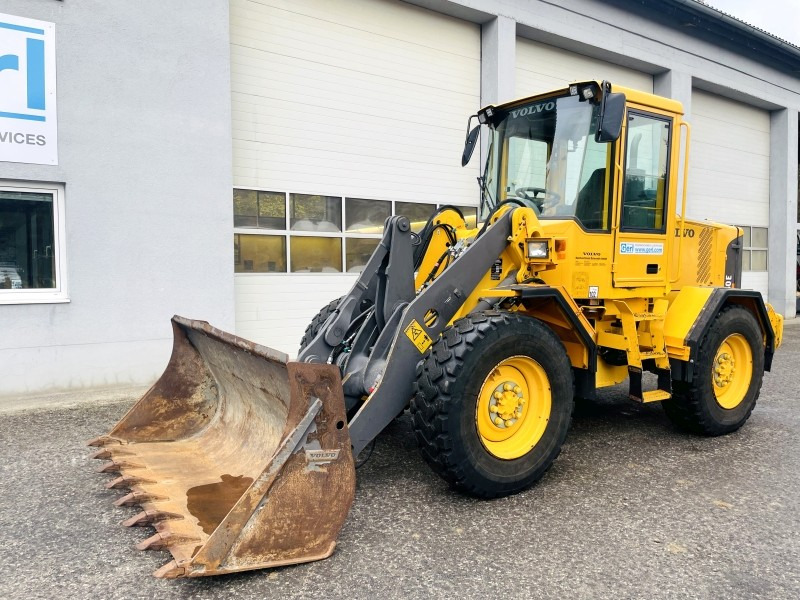 Volvo L50E (3888) - Gumikerekes homlokrakodó: 5 kép. Volvo L50E (3888) - Gumikerekes homlokrakodó: 5 kép.