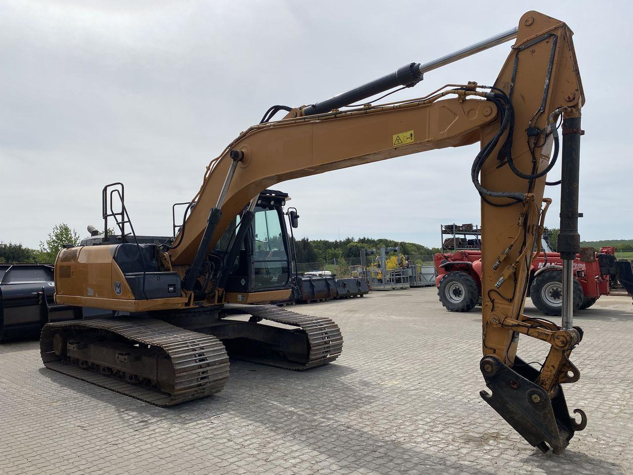 Case CX210 - Lánctalpas kotró: 5 kép. Case CX210 - Lánctalpas kotró: 5 kép.