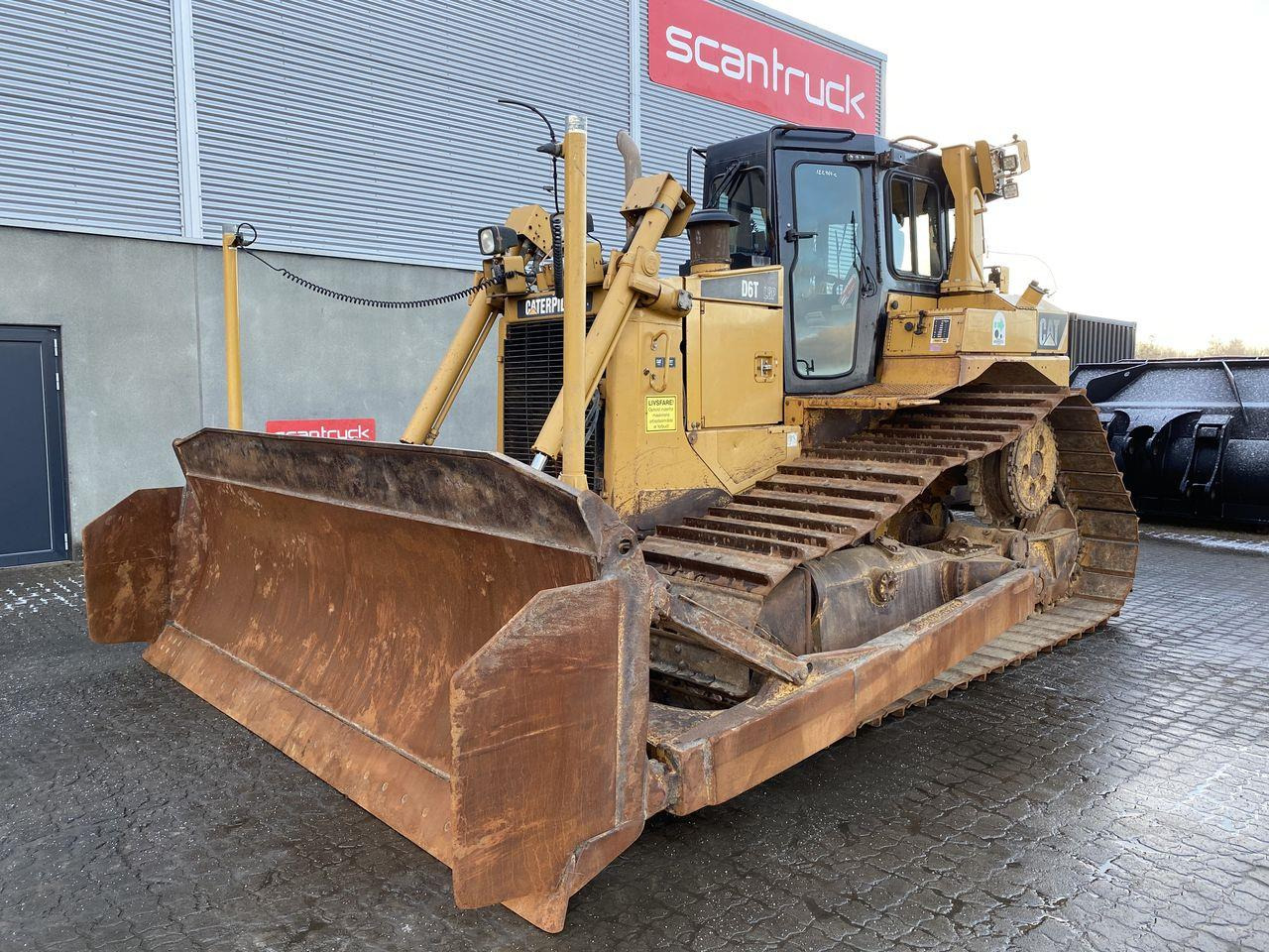 Caterpillar D6T LGP - Buldózer: 1 kép. Caterpillar D6T LGP - Buldózer: 1 kép.