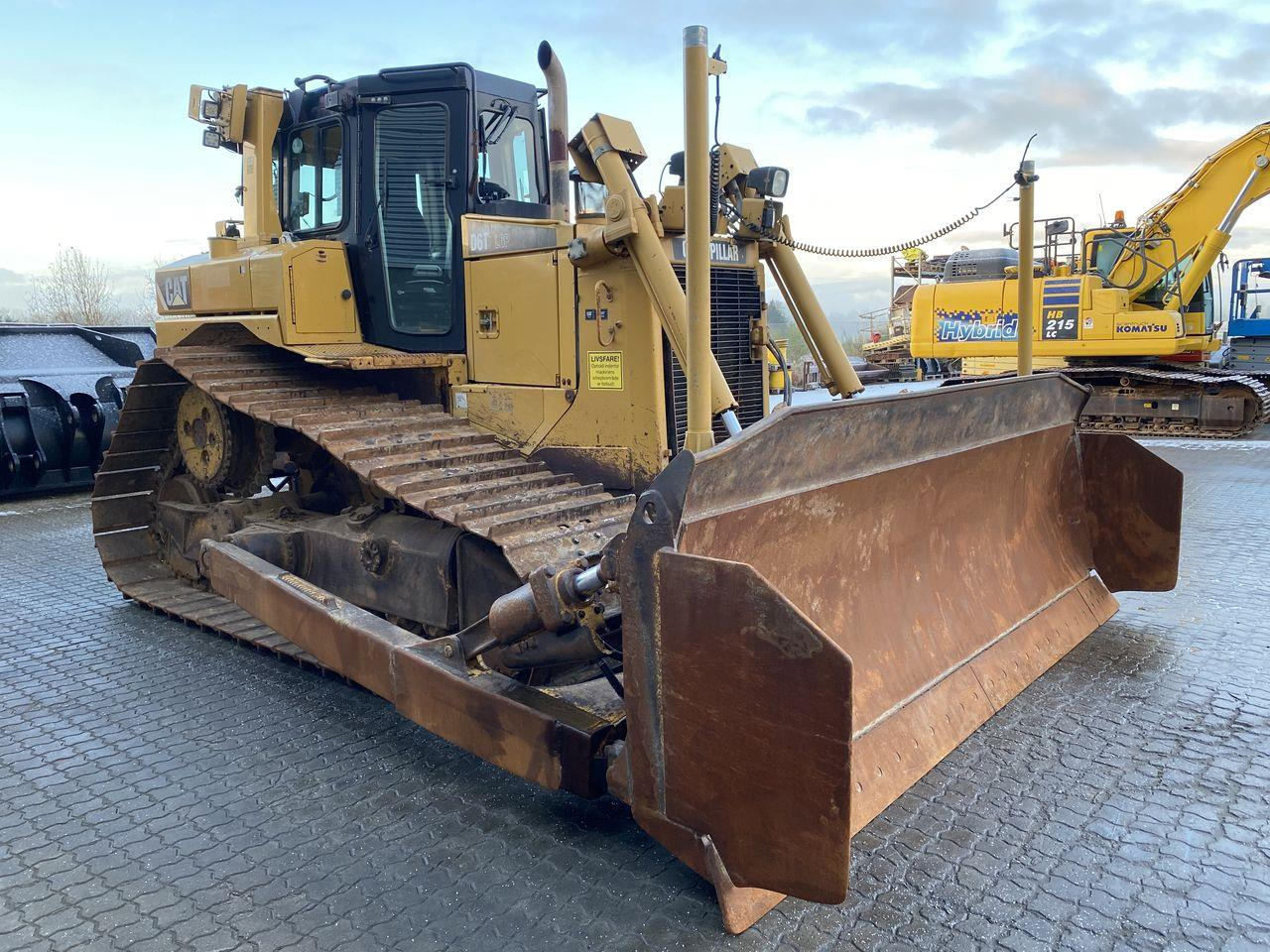 Caterpillar D6T LGP - Buldózer: 5 kép. Caterpillar D6T LGP - Buldózer: 5 kép.