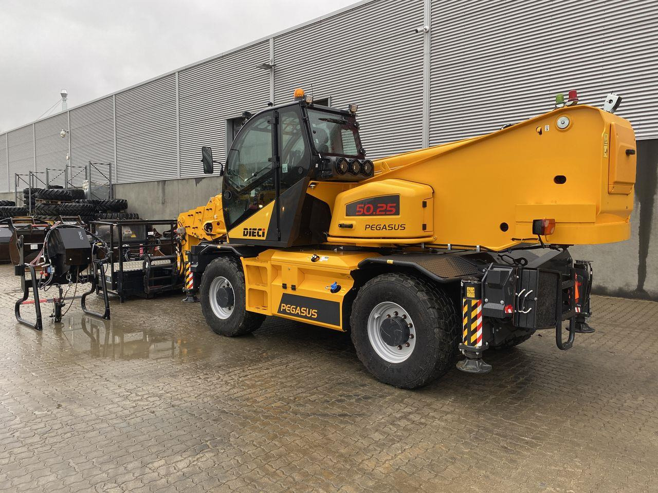 Dieci Pegasus 50.25 - Teleszkópos rakodó: 2 kép. Dieci Pegasus 50.25 - Teleszkópos rakodó: 2 kép.