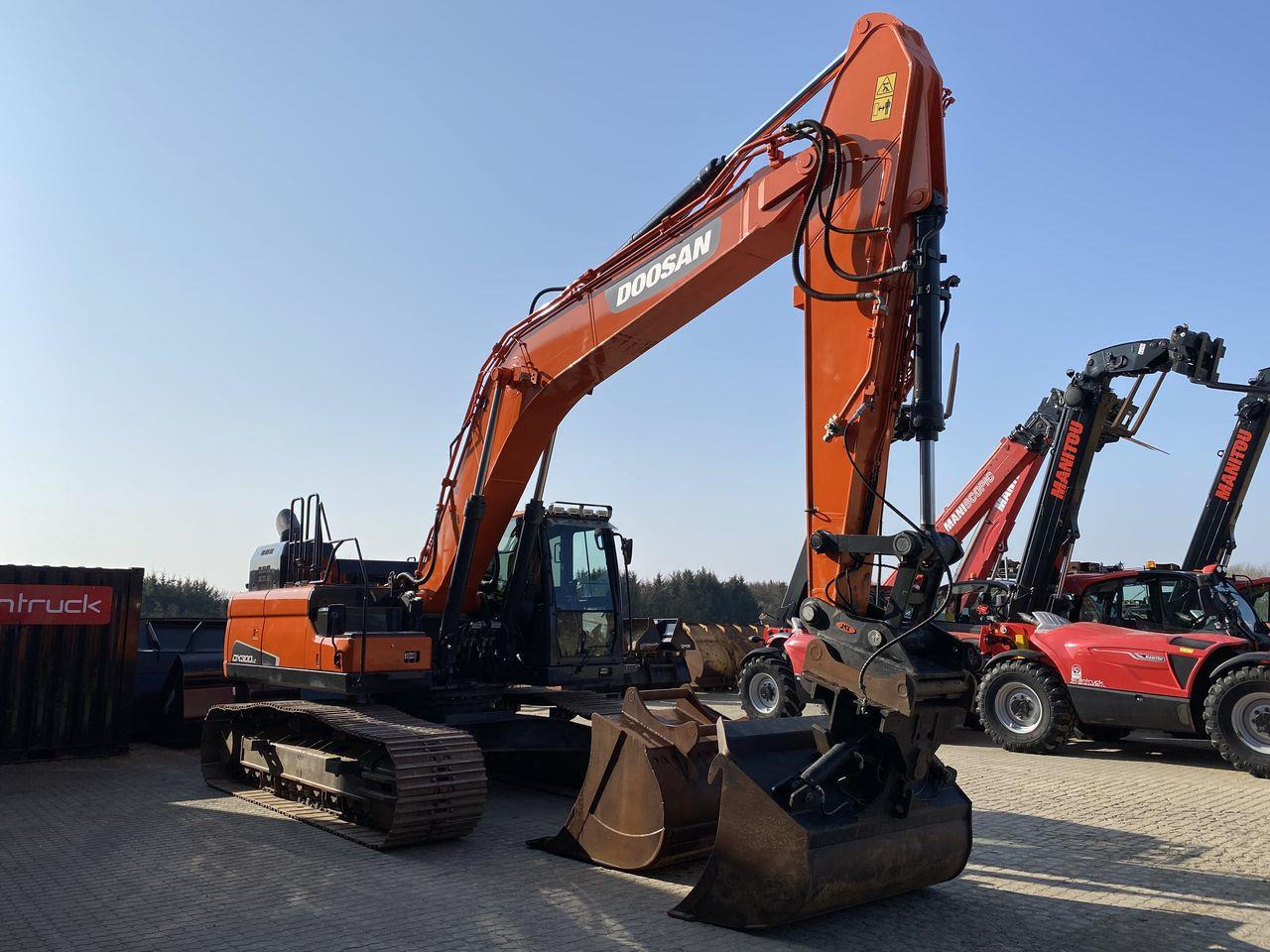 Doosan DX300LC-5 - Lánctalpas kotró: 5 kép. Doosan DX300LC-5 - Lánctalpas kotró: 5 kép.