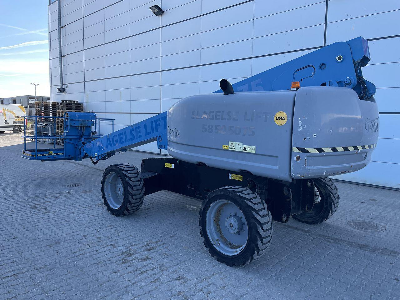 Genie S-60HC - Teleszkópos emelő: 2 kép. Genie S-60HC - Teleszkópos emelő: 2 kép.