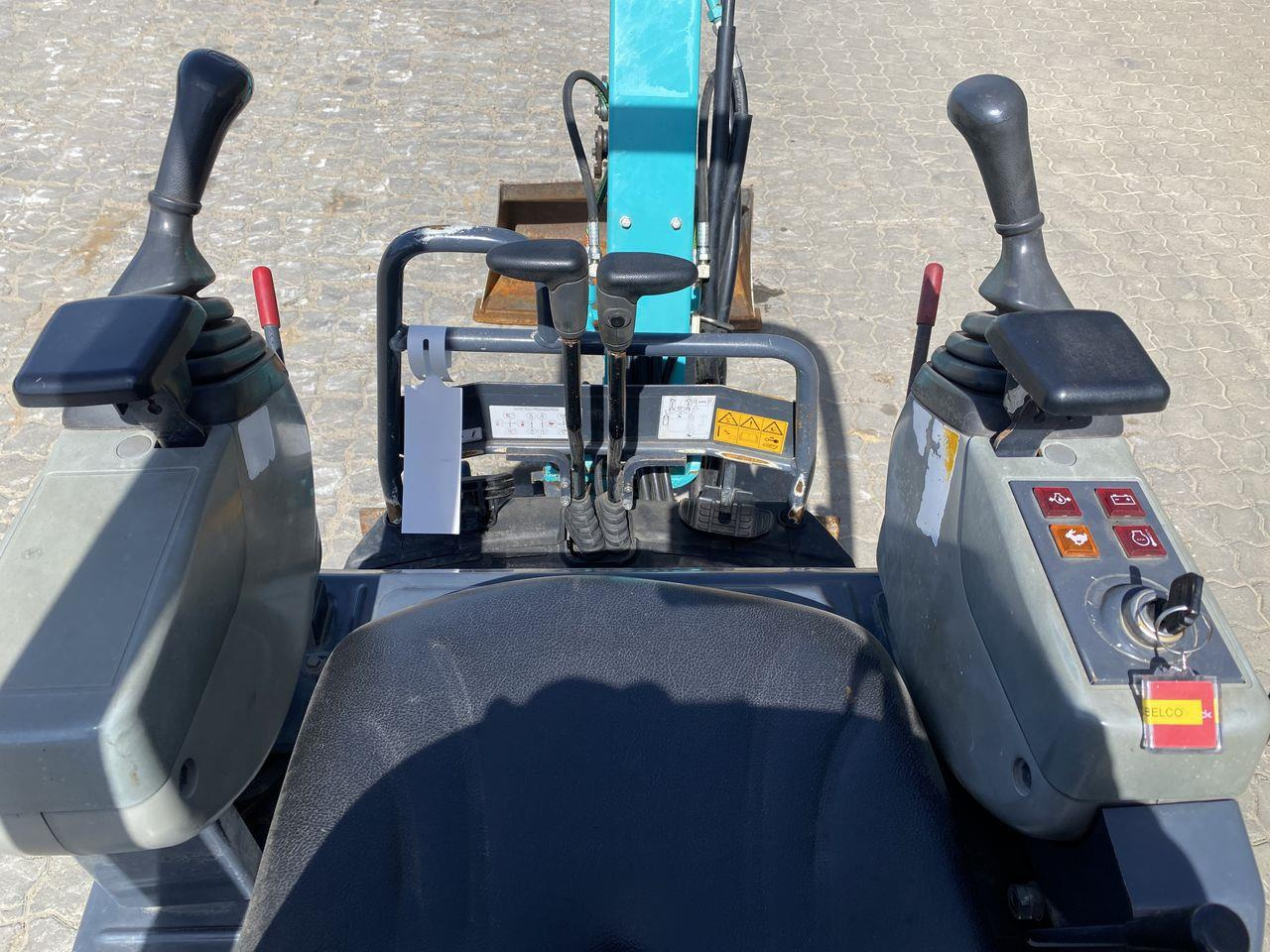 Kobelco SK10SR-2 - Minikotró: 3 kép. Kobelco SK10SR-2 - Minikotró: 3 kép.