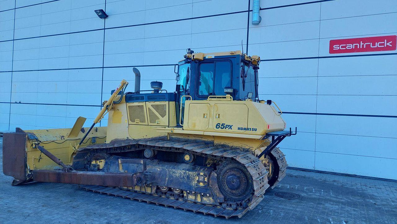 Komatsu D65PX-18 - Buldózer: 2 kép. Komatsu D65PX-18 - Buldózer: 2 kép.