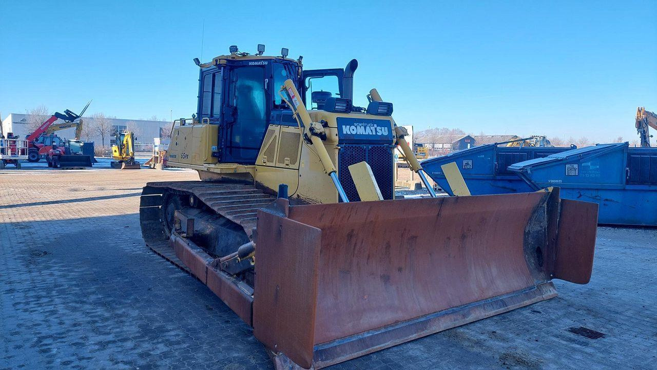 Komatsu D65PX-18 - Buldózer: 5 kép. Komatsu D65PX-18 - Buldózer: 5 kép.