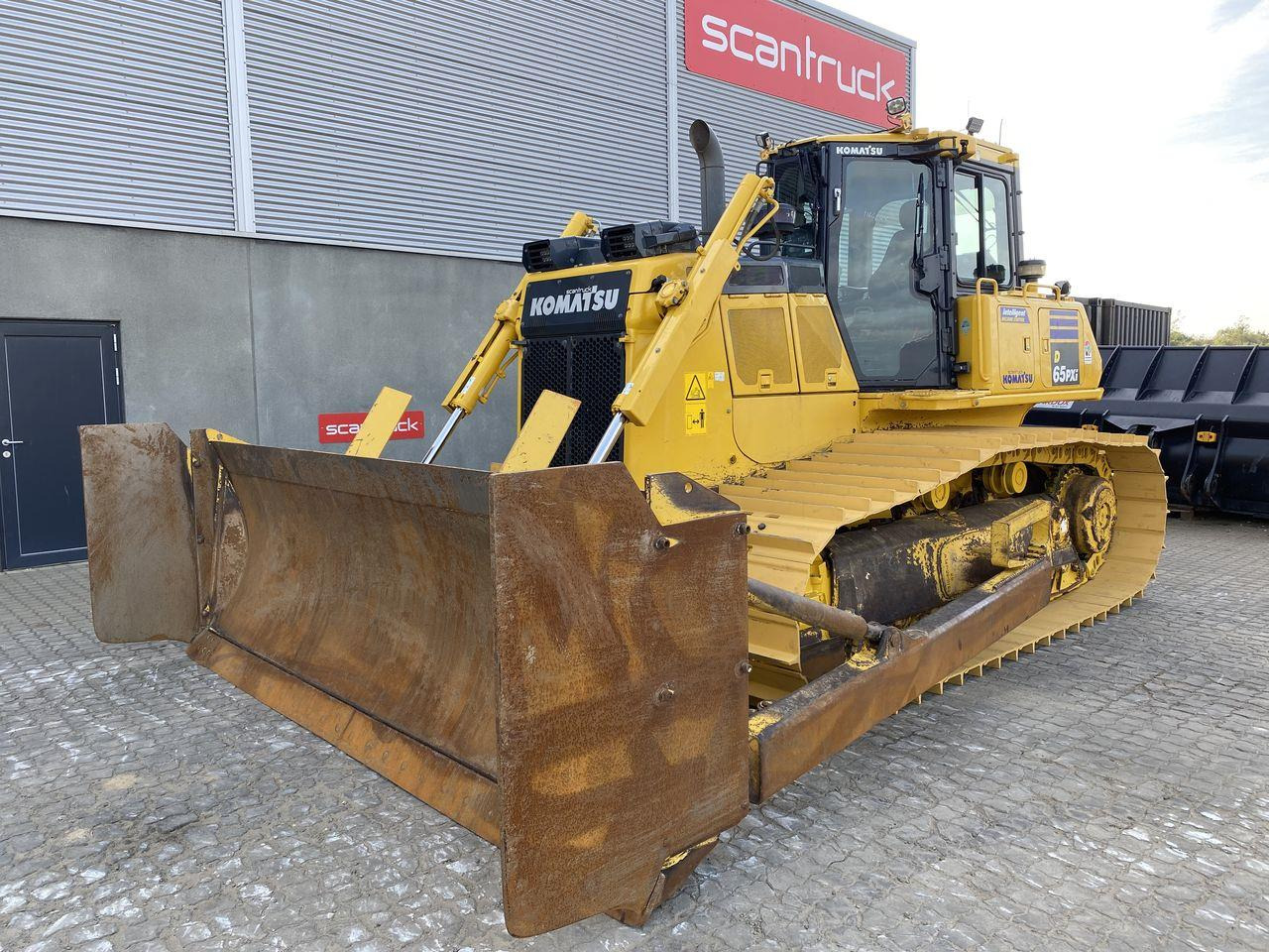 Komatsu D65PXI-18EO - Buldózer: 1 kép. Komatsu D65PXI-18EO - Buldózer: 1 kép.