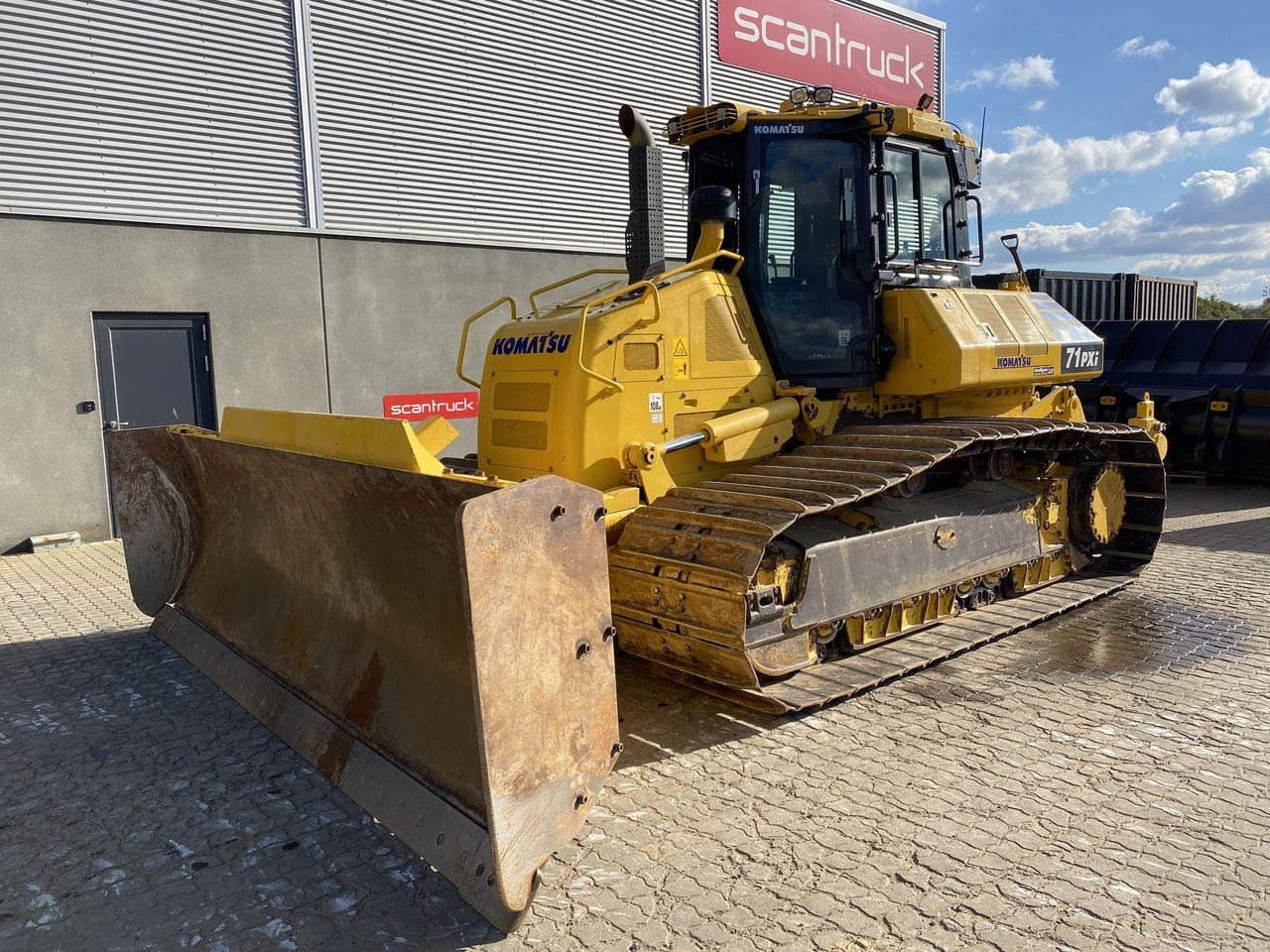 Komatsu D71PXI-24EO - Buldózer: 1 kép. Komatsu D71PXI-24EO - Buldózer: 1 kép.