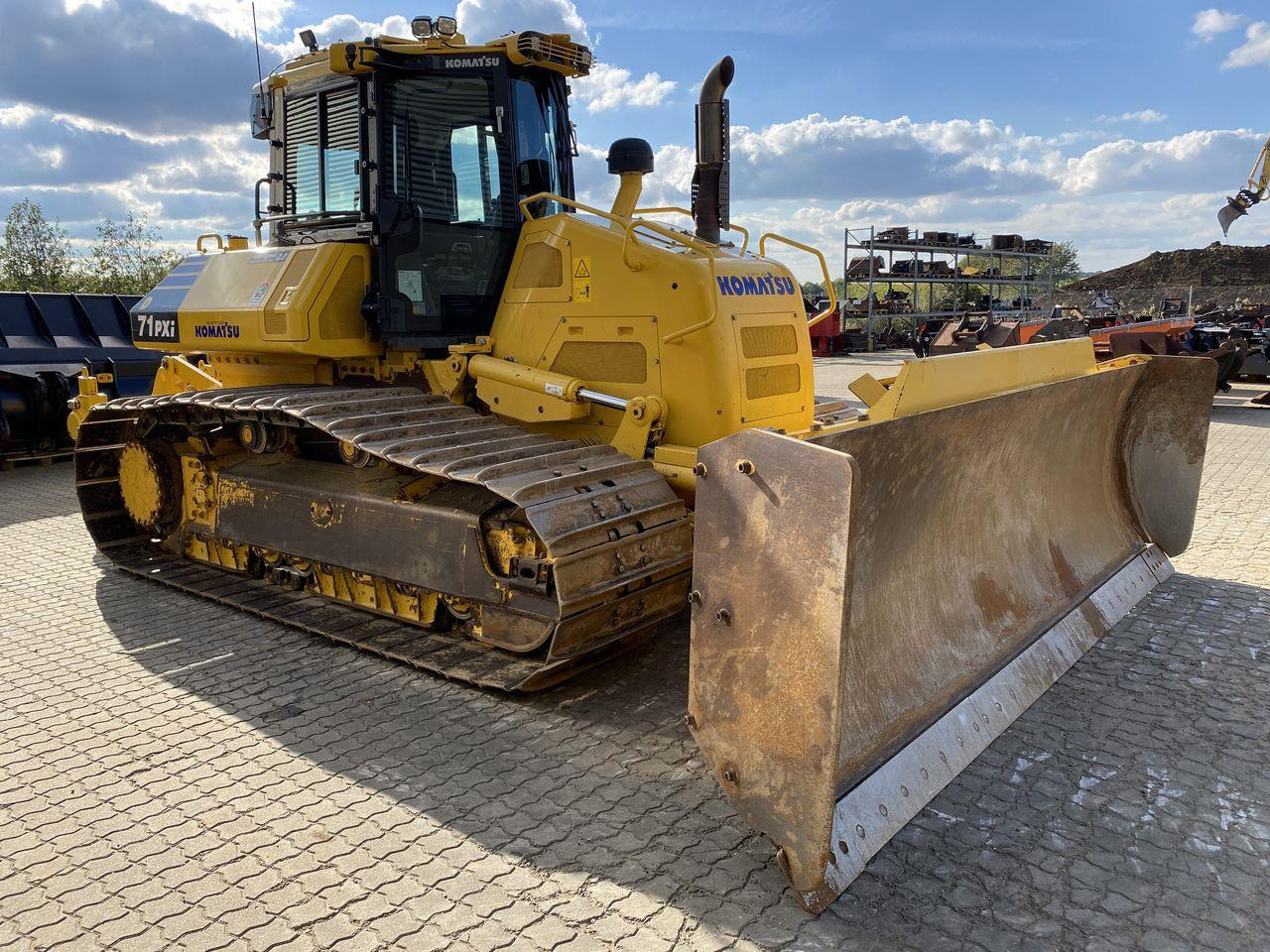 Komatsu D71PXI-24EO - Buldózer: 5 kép. Komatsu D71PXI-24EO - Buldózer: 5 kép.