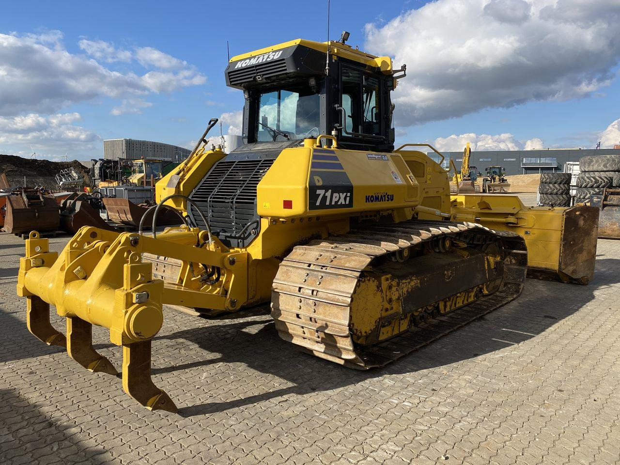Komatsu D71PXI-24EO - Buldózer: 4 kép. Komatsu D71PXI-24EO - Buldózer: 4 kép.