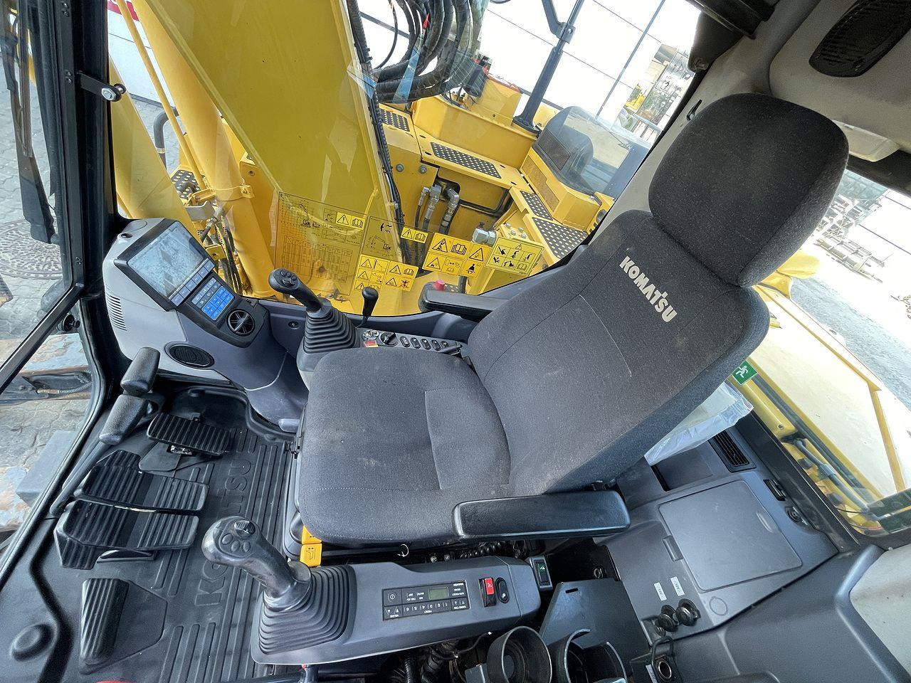 Komatsu PC138US-11 - Lánctalpas kotró: 3 kép. Komatsu PC138US-11 - Lánctalpas kotró: 3 kép.