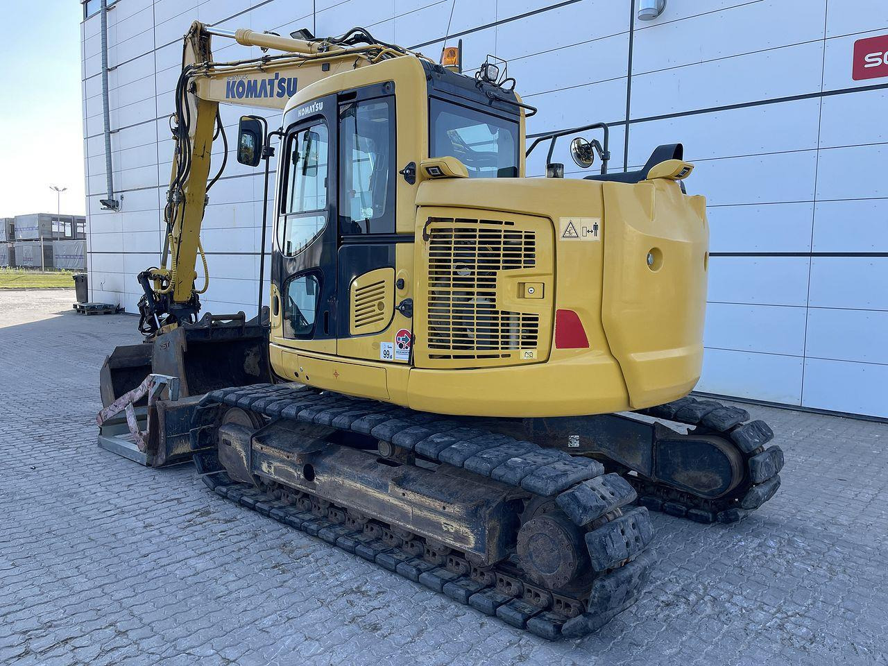 Komatsu PC138US-11 - Lánctalpas kotró: 2 kép. Komatsu PC138US-11 - Lánctalpas kotró: 2 kép.