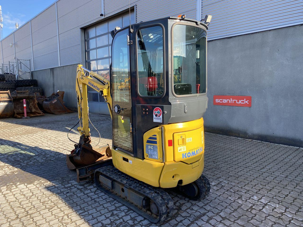 Komatsu PC16R-3HS - Minikotró: 2 kép. Komatsu PC16R-3HS - Minikotró: 2 kép.
